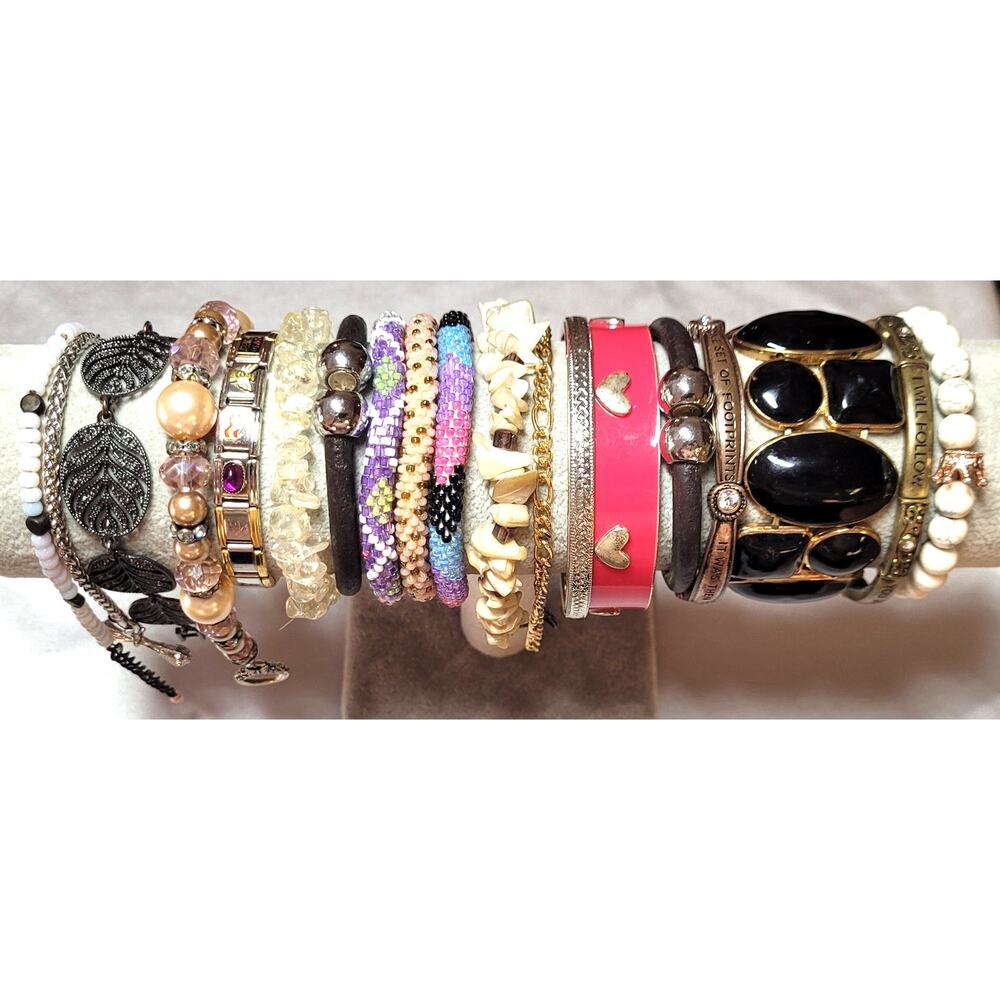 Vtg Y2K 17 Pc Bracelet Lot Mixed Styles Bangle Stretch Beaded Stacking Layered